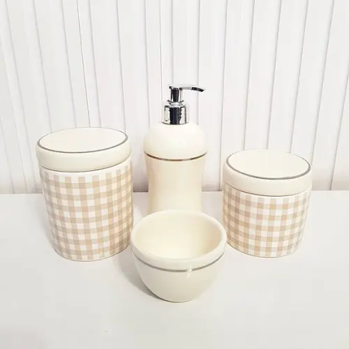 Kit Higiene Bebê 4 Pçs Xadrez Vichy Bege Creme Filete Prata