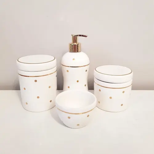 Kit Higiene Bebê 4 Peças Branco com Poás e Filete Dourado
