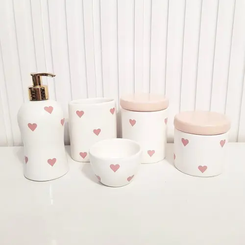 Kit Higiene Bebê 5 Peças Branco e Rosé Luxo - Coração Rosa