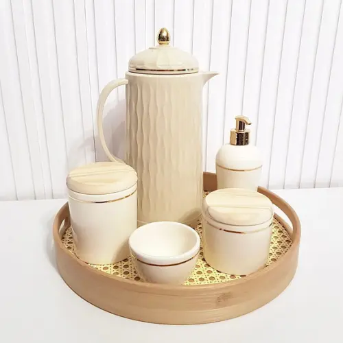 Kit Higiene Bebê Bege Creme c/ Filete Dourado Band. Palhinha