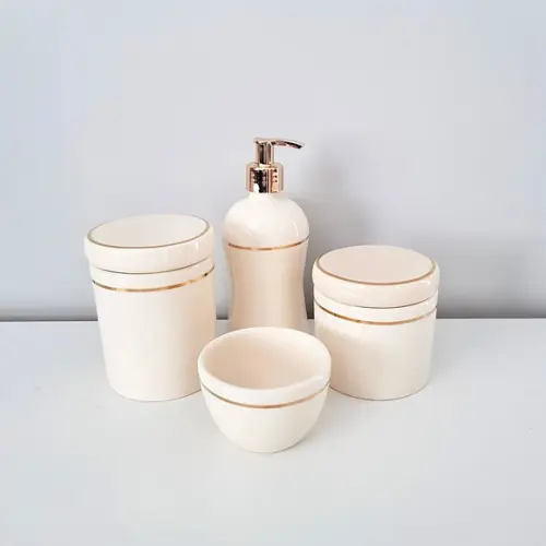 Kit Higiene Bebê Cerâmica Creme com Filete Dourado - 4 Peças