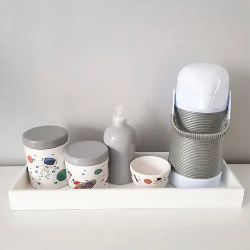 Kit Higiene Bebê Cinza e Branco Astronauta - Térm Alinhavada