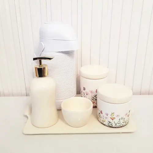 Kit Higiene Bebê Jardim Encantado Creme e Branco -alinhavada