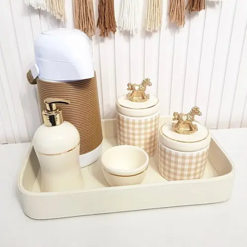 Kit Higiene Bebê Xadrez Bege Creme Marrom Fio Ouro Cavalinho
