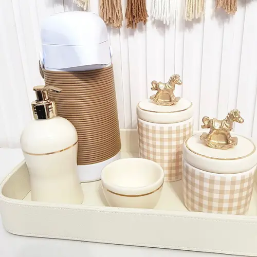 Kit Higiene Bebê Xadrez Bege Creme Marrom Fio Ouro Cavalinho