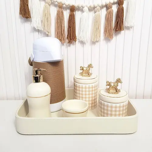 Kit Higiene Bebê Xadrez Bege Creme Marrom Fio Ouro Cavalinho