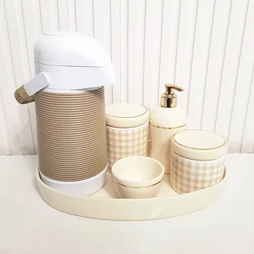 Kit Higiene Bebê Xadrez Vichy Marrom e Bege Filete Dourado