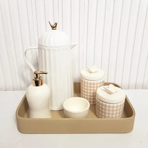 Kit Higiene Bebê Xadrez Vichy Branco e Creme - Bandeja Couro