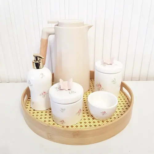 Kit Higiene Floral Borboleta Nude e Branco -bandeja Palhinha