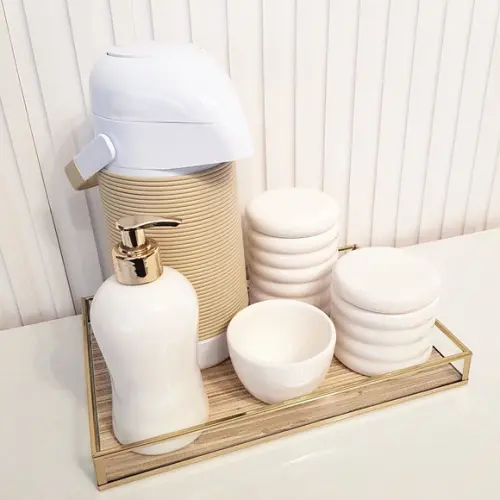 Kit Higiene Ondulado Branco e Bege - Bandeja Metal Dourado