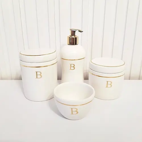 Kit Higiene Personalizado 4 Pçs Branco com Filete Dourado