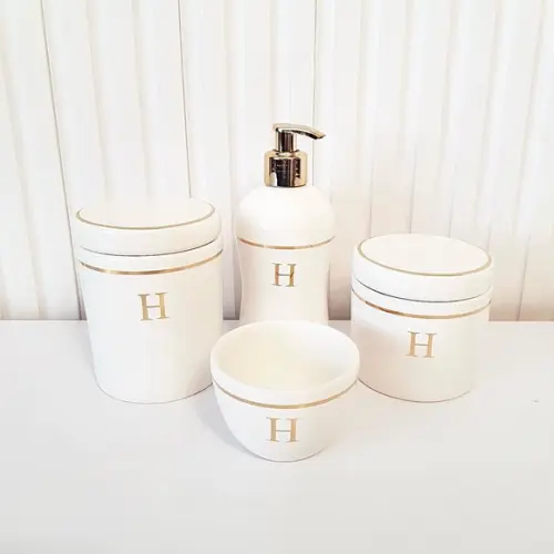 Kit Higiene Personalizado 4 Pçs Branco com Filete Dourado