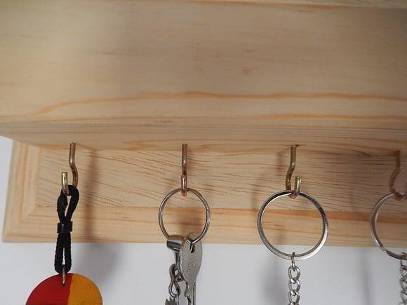Porta chaves e organizador, 6 ganchos, em madeira