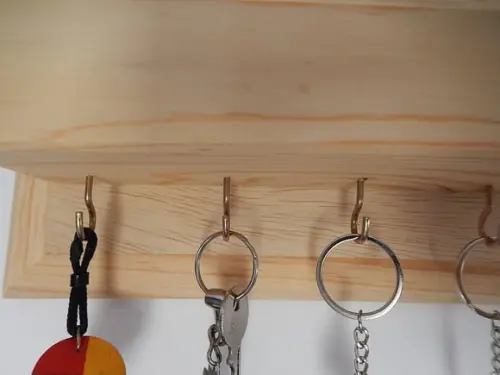 Porta chaves e organizador, 6 ganchos, em madeira