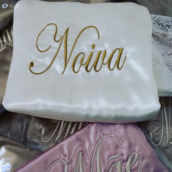 Robe personalizado cetim charmousse