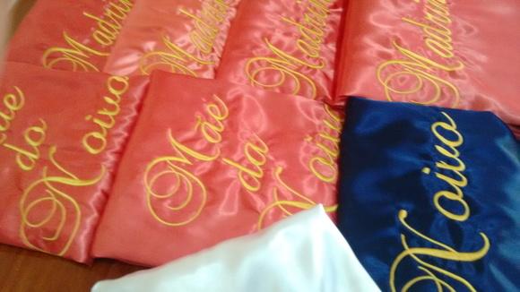 Robe Cetim com Acabamento em Renda nas Mangas e Barra