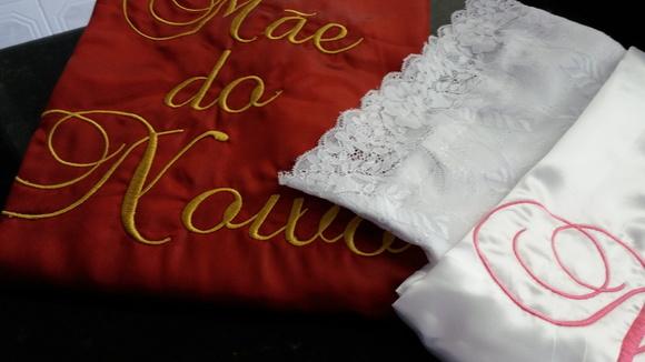 Robe com Acabamento em Renda Mangas e Barra