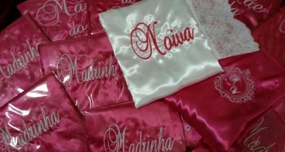 Robe com Abamento em Renda nas Mangas