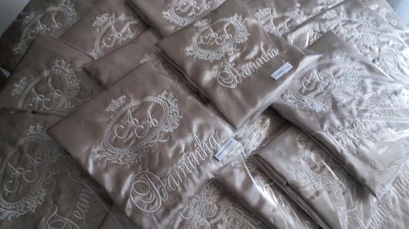 Robe Personalizado com Brasão Noiva, Madrinha Debutante