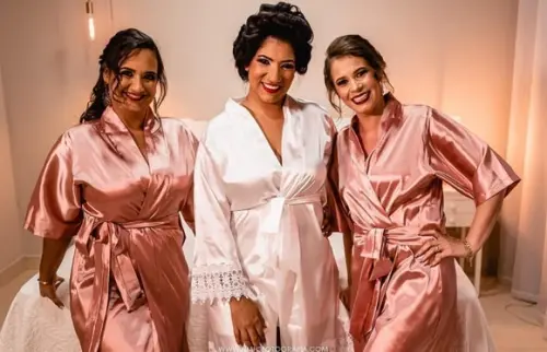 Kit 4 Peças = 1 Noiva + 3 Tradicionais