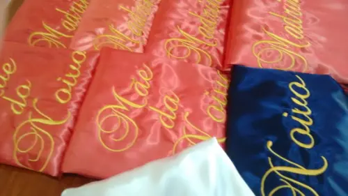 Robe Cetim com Acabamento em Renda nas Mangas e Barra