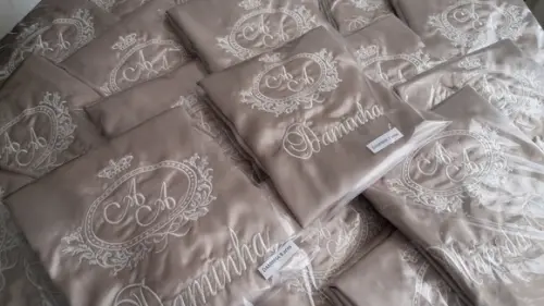 Robe Personalizado com Brasão Noiva, Madrinha Debutante