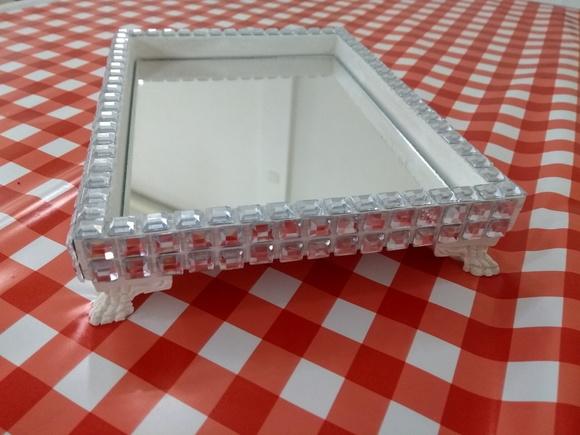 Bandeja quadrada com espelho