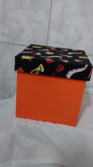 Caixas em MDF c/tampa revest. em tec-Ven