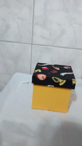 Caixas em MDF c/tampa revest. em tec-Ven