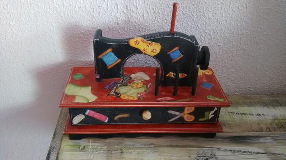 Máquina porta aviamentos