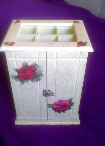 Porta Jóia modelo Guarda Roupa