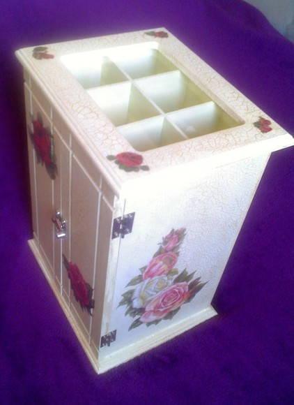 Porta Jóia modelo Guarda Roupa