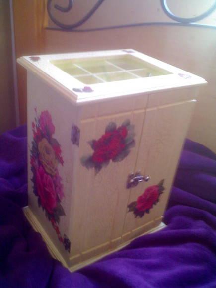 Porta Jóia modelo Guarda Roupa