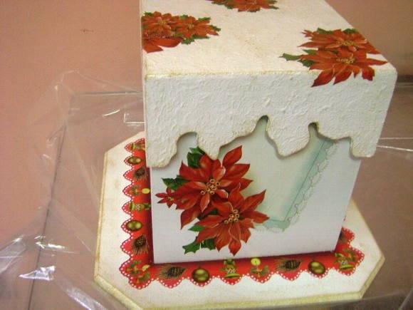 Porta Panetone com prato em MDF 500 gr