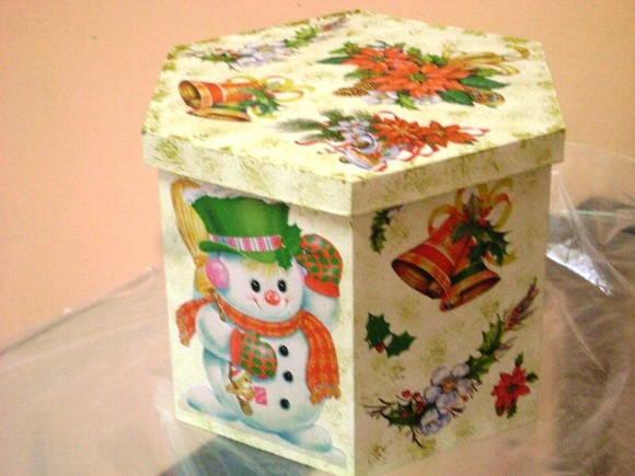 Porta panetone sextavado em MDF 500 gr