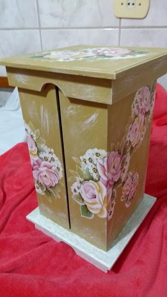 Porta Toalha quadrado com rosas