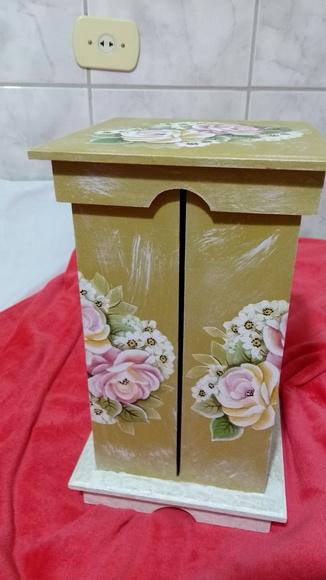 Porta Toalha quadrado com rosas