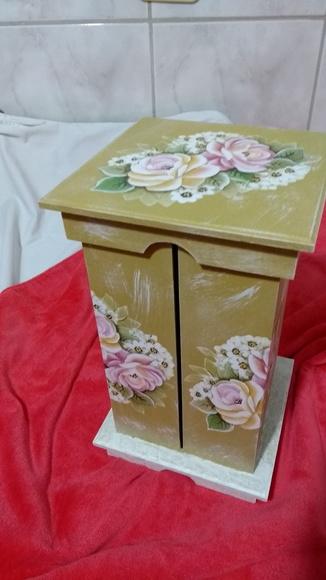 Porta Toalha quadrado com rosas