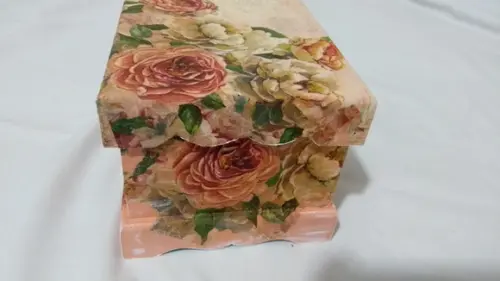 Caixa de com tampa com flores