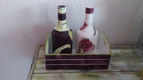 Conjunto Garrafa decorada com caixote