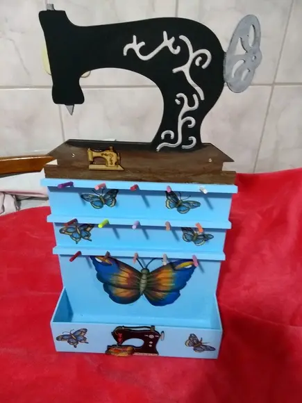Máquina porta aviamentos Vendido