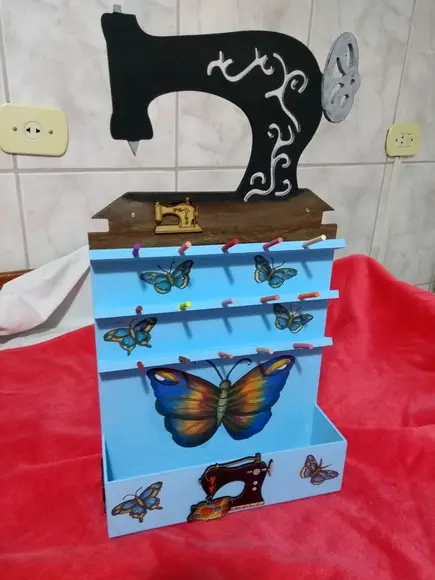 Máquina porta aviamentos Vendido