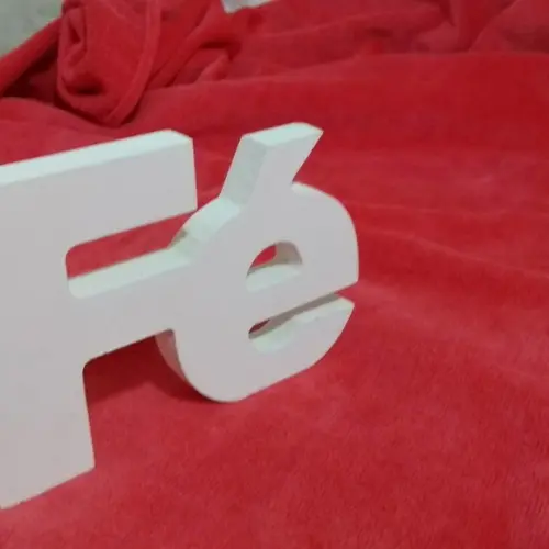 Palavra Fé em MDF