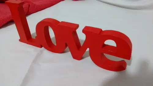 Palavra Love em MDF