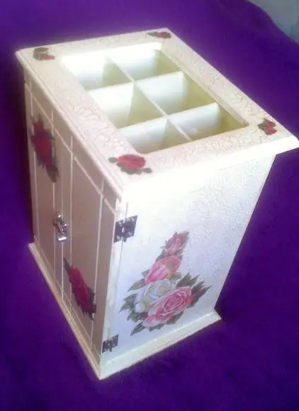 Porta Jóia modelo Guarda Roupa