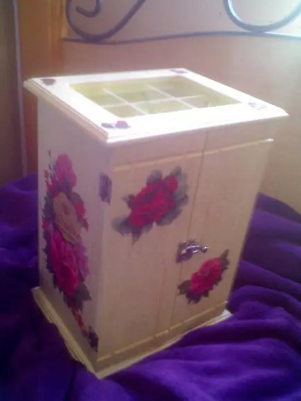 Porta Jóia modelo Guarda Roupa