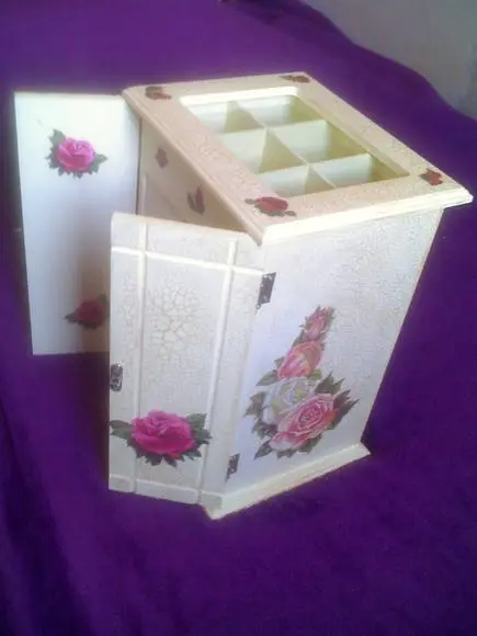 Porta Jóia modelo Guarda Roupa