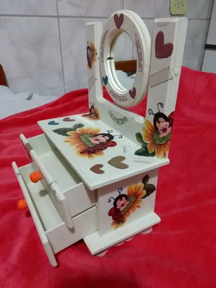 Porta Jóia Penteadeira com espelho redondo