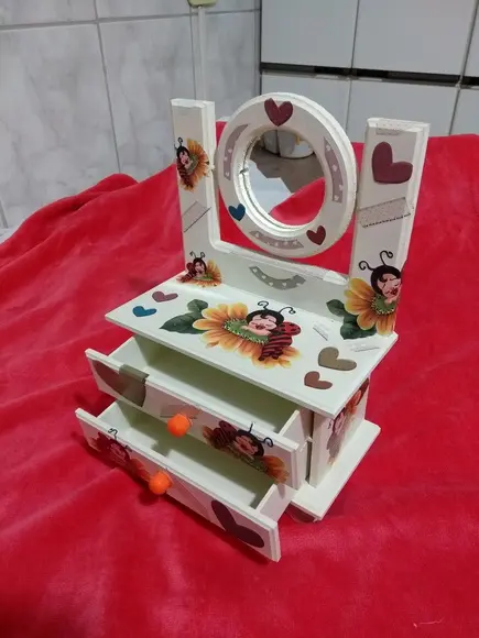 Porta Jóia Penteadeira com espelho redondo