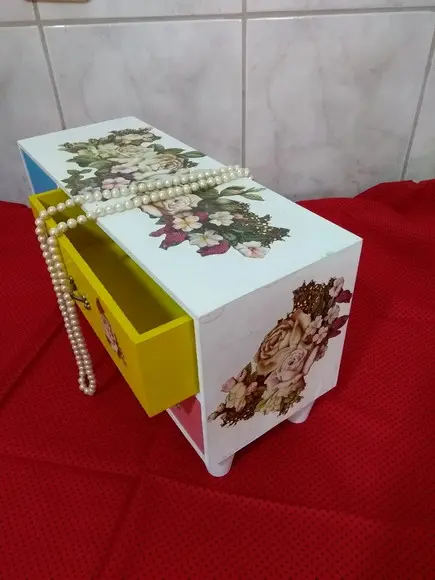 Porta Jóias com três gavetas retro/organizador